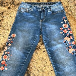 Miss Me Embroidered Ankle Skinny size 26